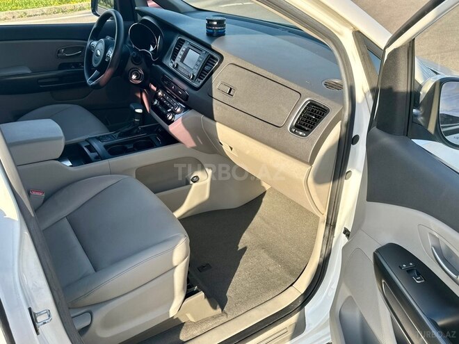 Kia Carnival-14