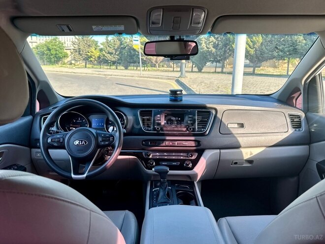 Kia Carnival-12