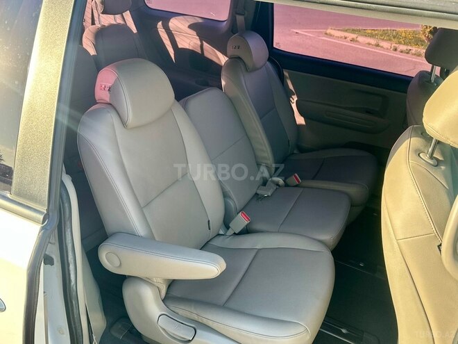 Kia Carnival-15