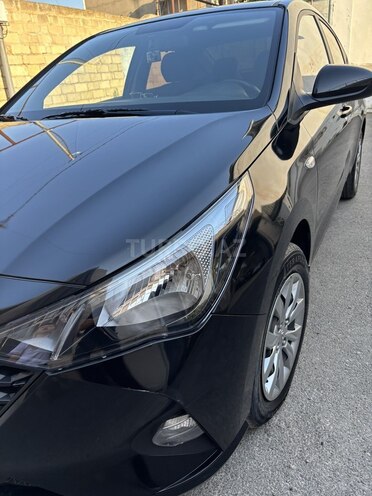 Hyundai Accent-4