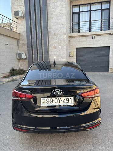 Hyundai Accent-2