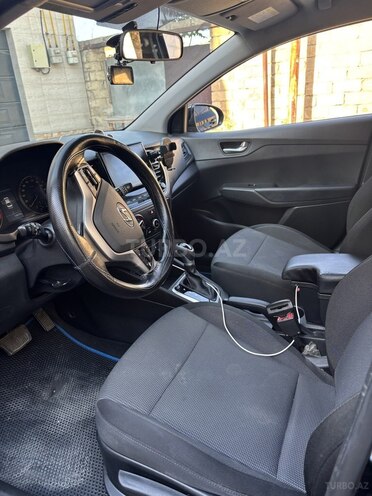 Hyundai Accent-13