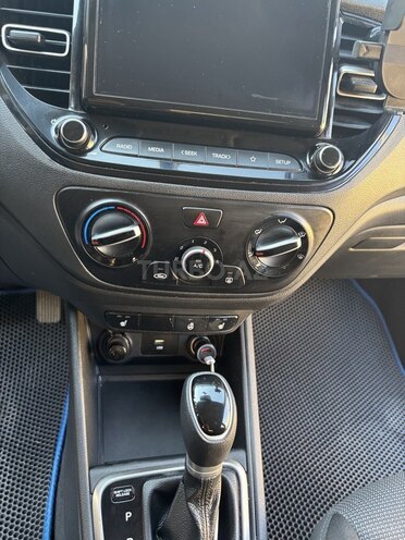 Hyundai Accent-12