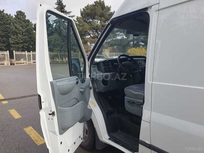Ford Transit-3