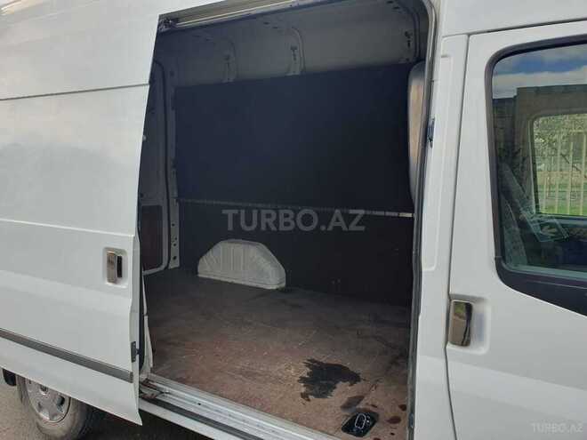 Ford Transit-6