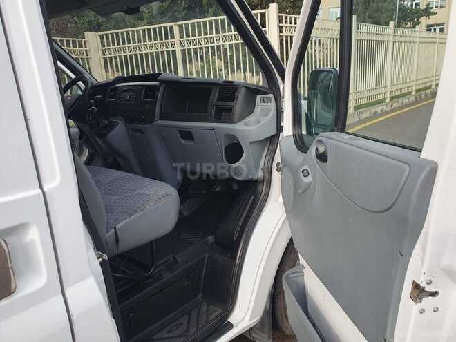 Ford Transit-4
