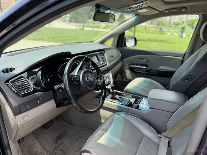 Kia Carnival-5