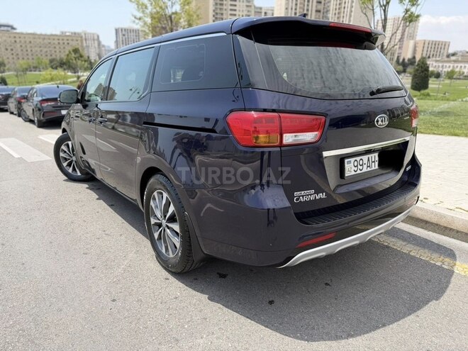 Kia Carnival-4