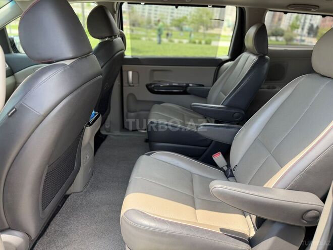 Kia Carnival-7