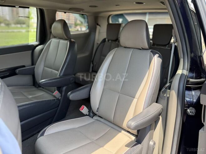 Kia Carnival-6