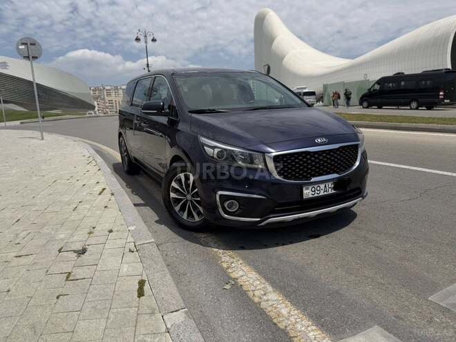 Kia Carnival-1
