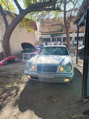 Mercedes E 200-6