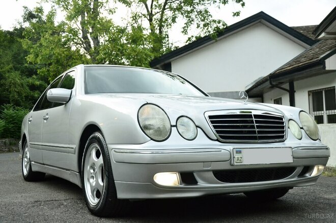 Mercedes E 220-3