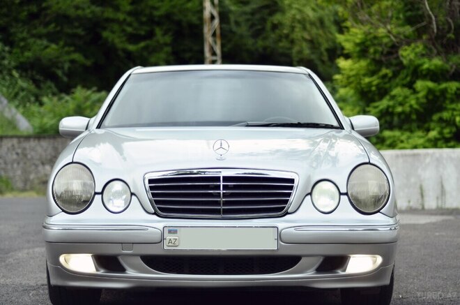 Mercedes E 220-2