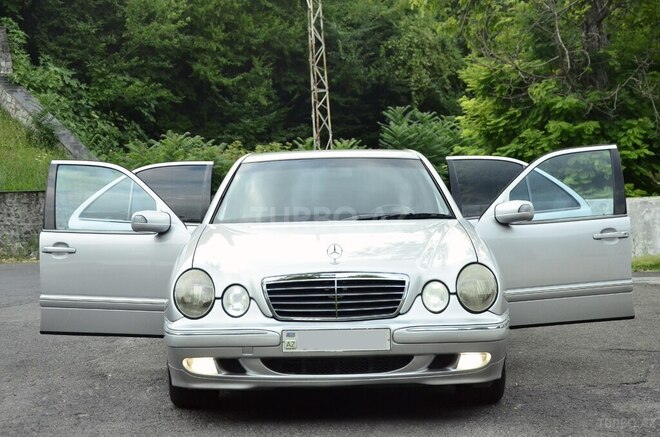 Mercedes E 220-5