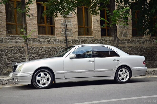 Mercedes E 220-8