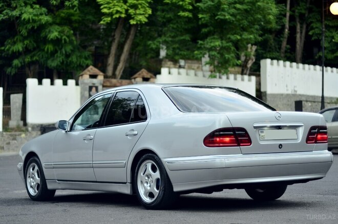 Mercedes E 220-9