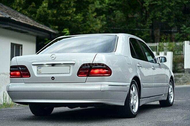 Mercedes E 220-18