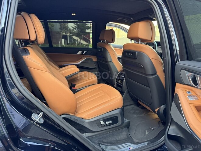 BMW X7-13