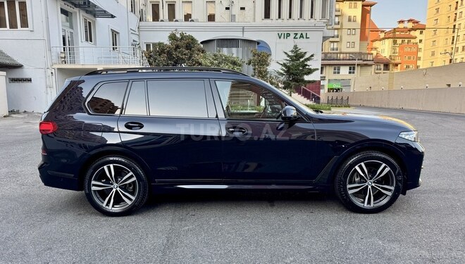 BMW X7-4