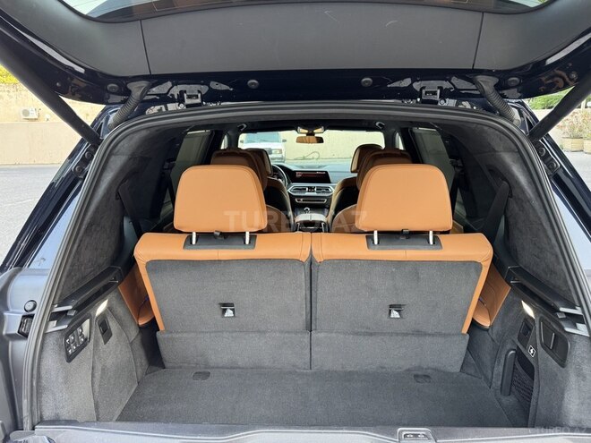 BMW X7-15