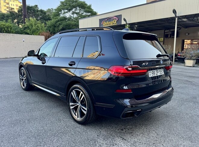 BMW X7-7