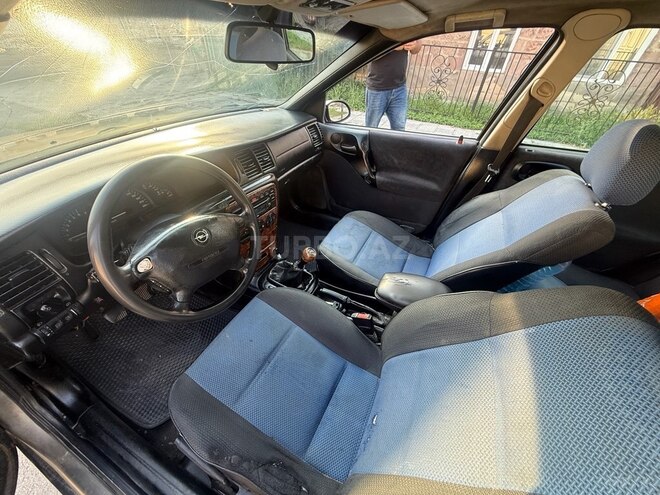 Opel Vectra-7