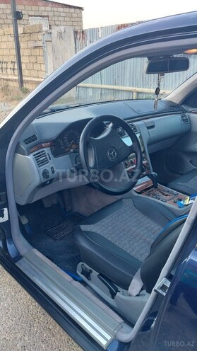 Mercedes E 240-13
