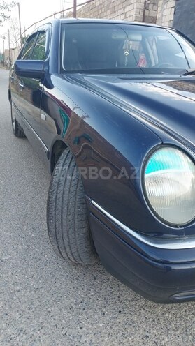 Mercedes E 240-8