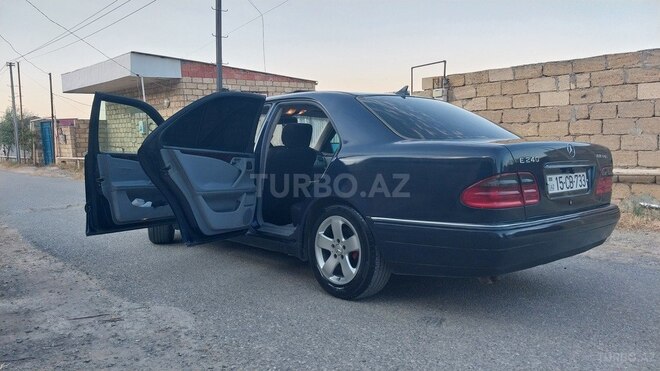Mercedes E 240-12