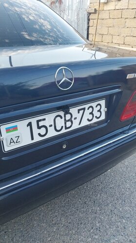 Mercedes E 240-11
