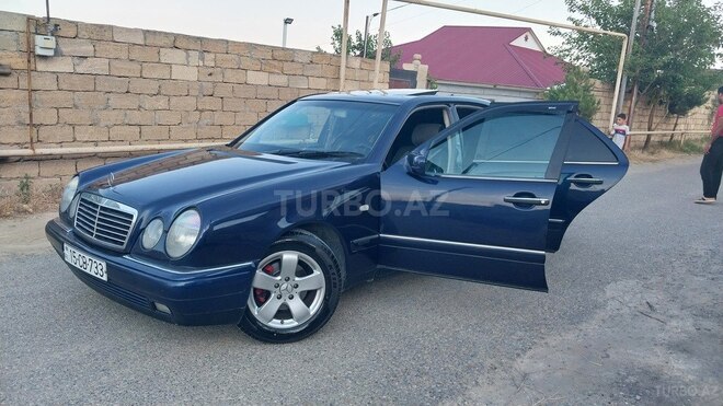 Mercedes E 240-2