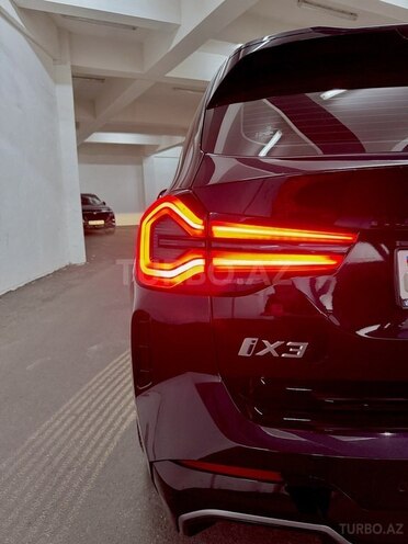 BMW iX3-10