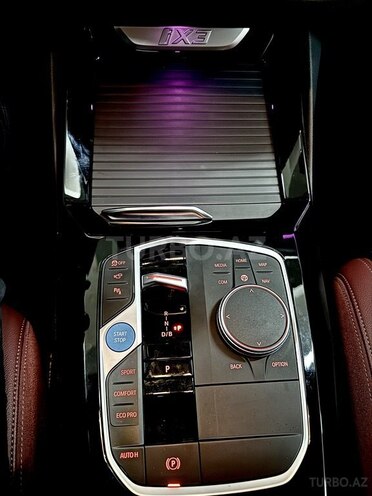 BMW iX3-21