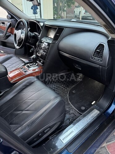 Infiniti QX70-17