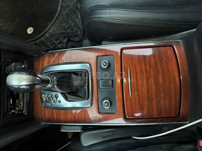 Infiniti QX70-12