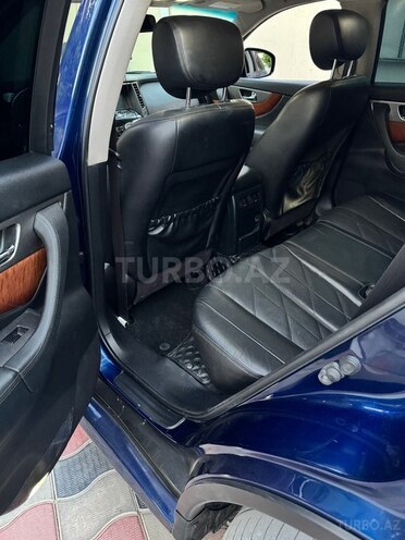Infiniti QX70-18