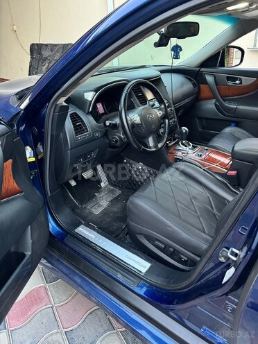 Infiniti QX70-13