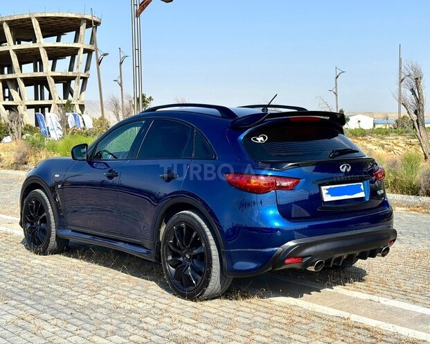 Infiniti QX70-4