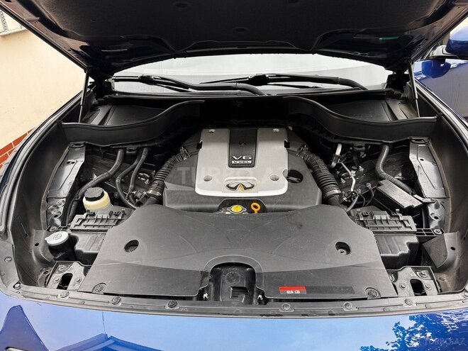 Infiniti QX70-11
