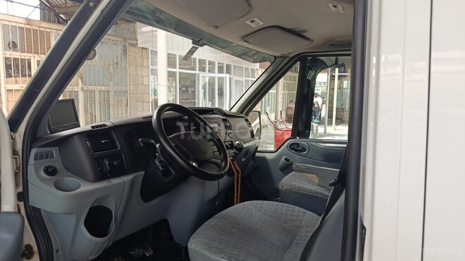 Ford Transit-3