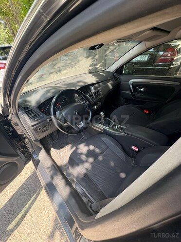 Renault Laguna-6