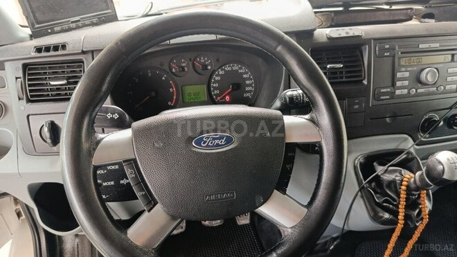 Ford Transit-4