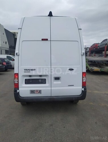 Ford Transit-9