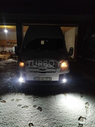 Ford Transit-8