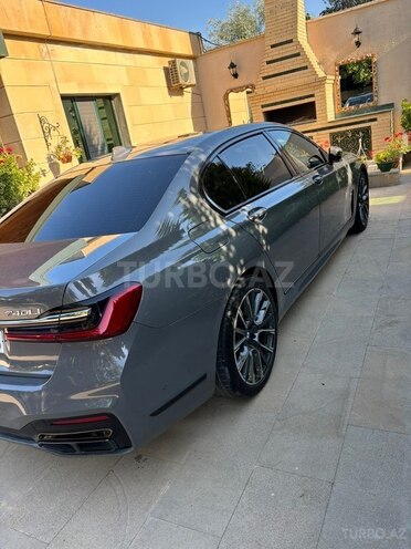 BMW 740-2