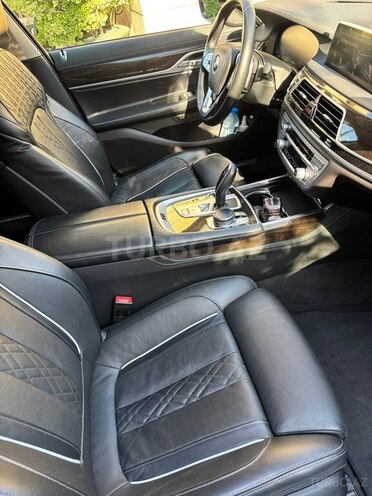 BMW 740-4