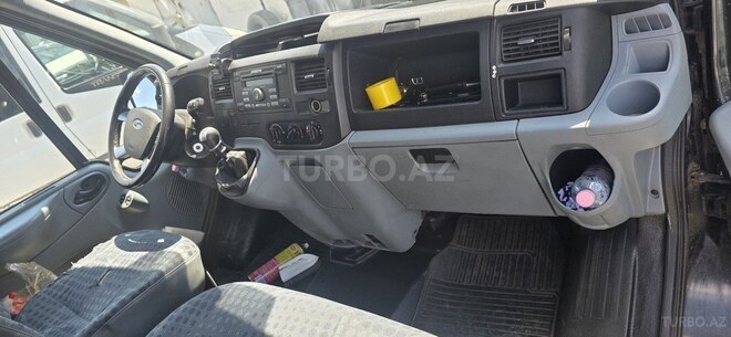 Ford Transit-9