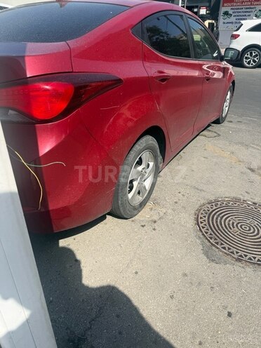Hyundai Elantra-2
