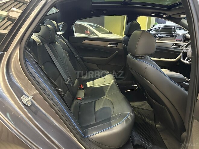 Hyundai Sonata-13